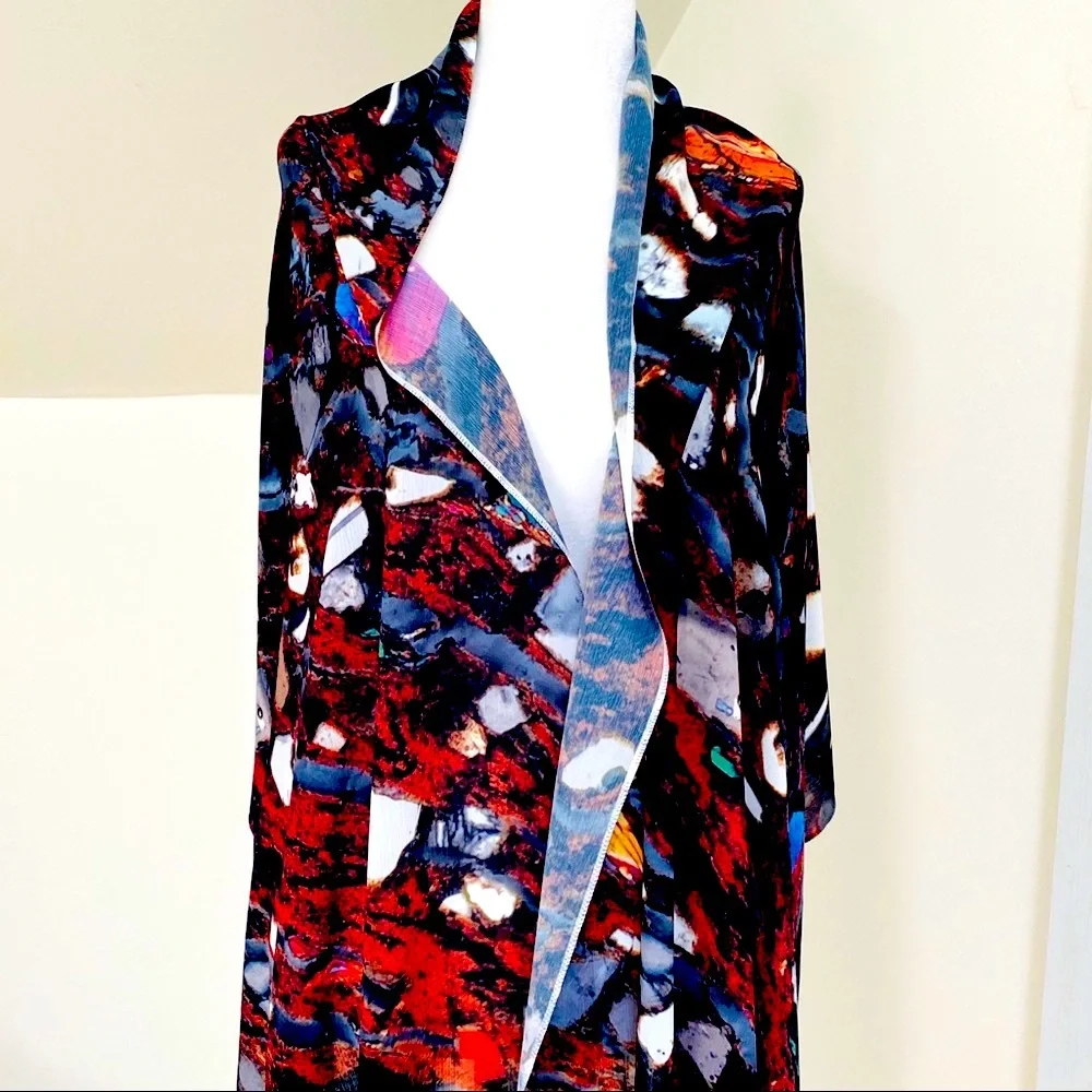 NEW without TAGS Elegant Wrap w abstract print